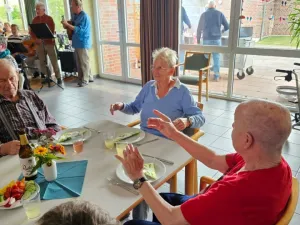 Grillen im Frühsommer 2025 mit dem Verein Wachholderbusch und Musiker Bücklings